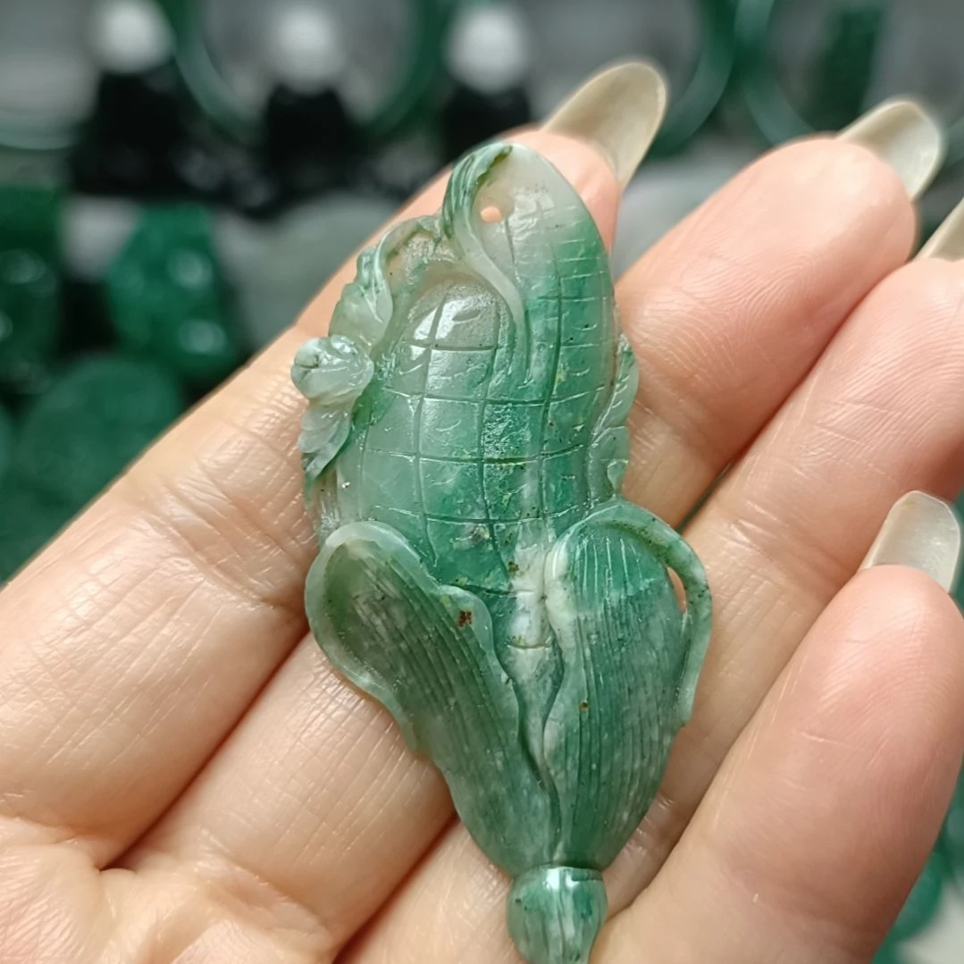 独山玉未镶嵌挂件