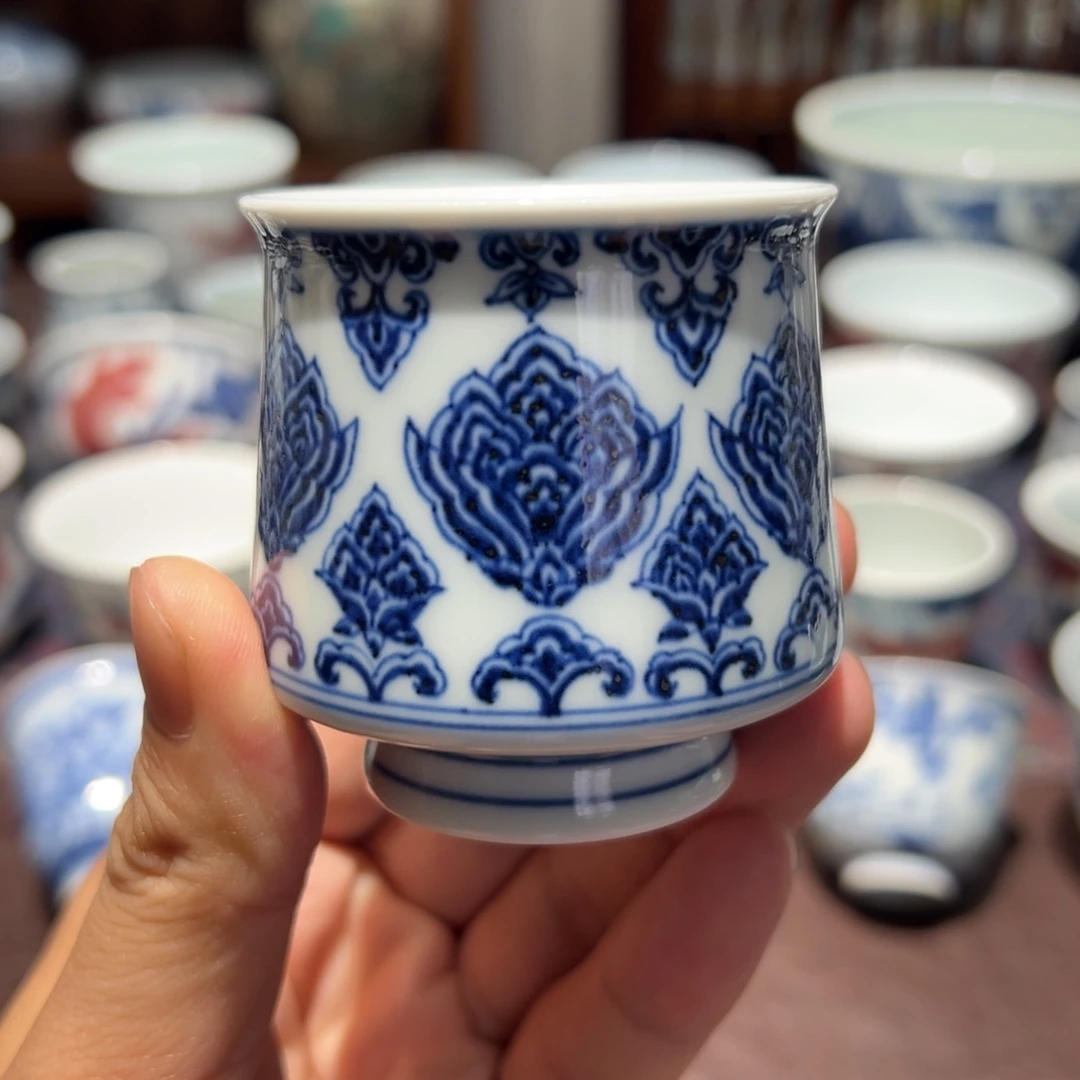 精品青花星空宝相品茗杯口径约5.6厘米