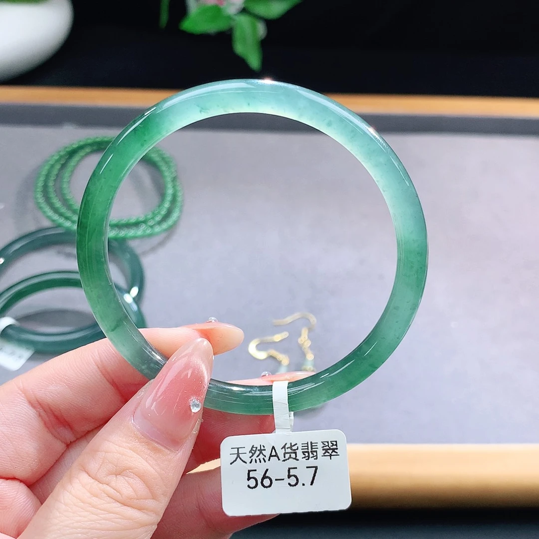 未镶嵌手镯（圆镯）翡翠