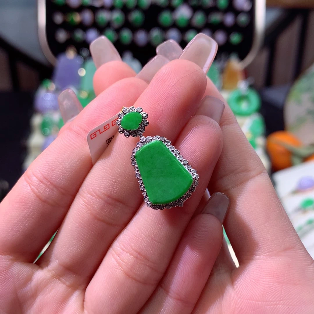 翡翠颈饰18K金镶嵌翡翠