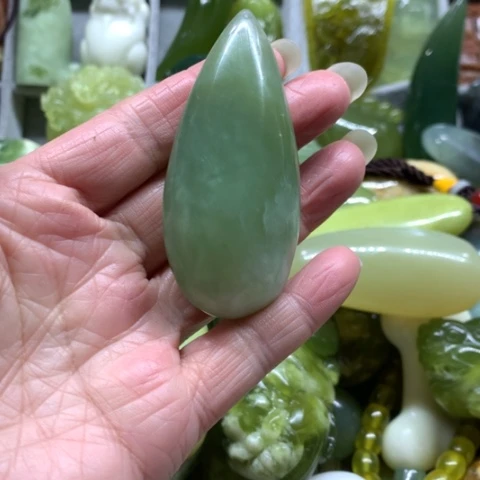 晴***里蛇纹石玉未镶嵌手把件