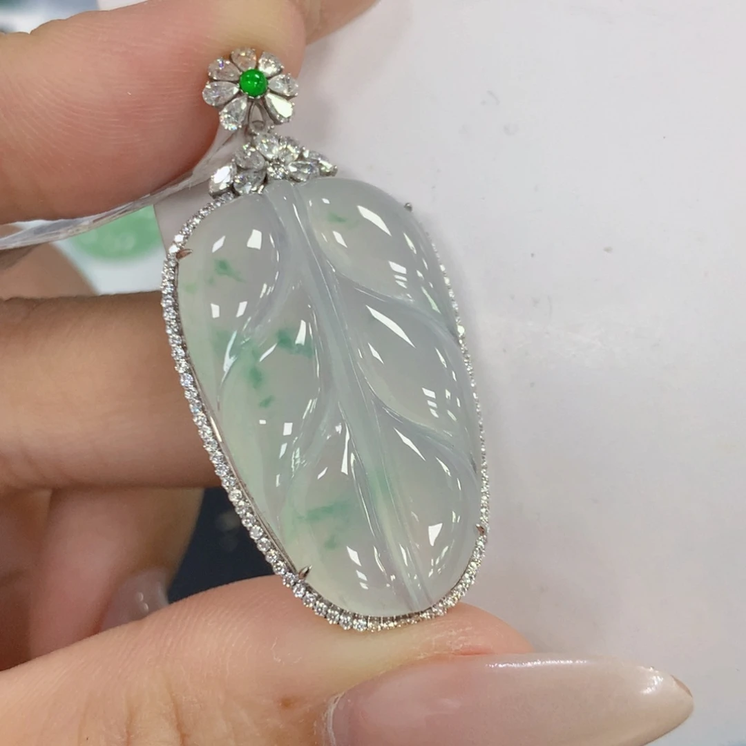 颈饰18K金镶嵌翡翠