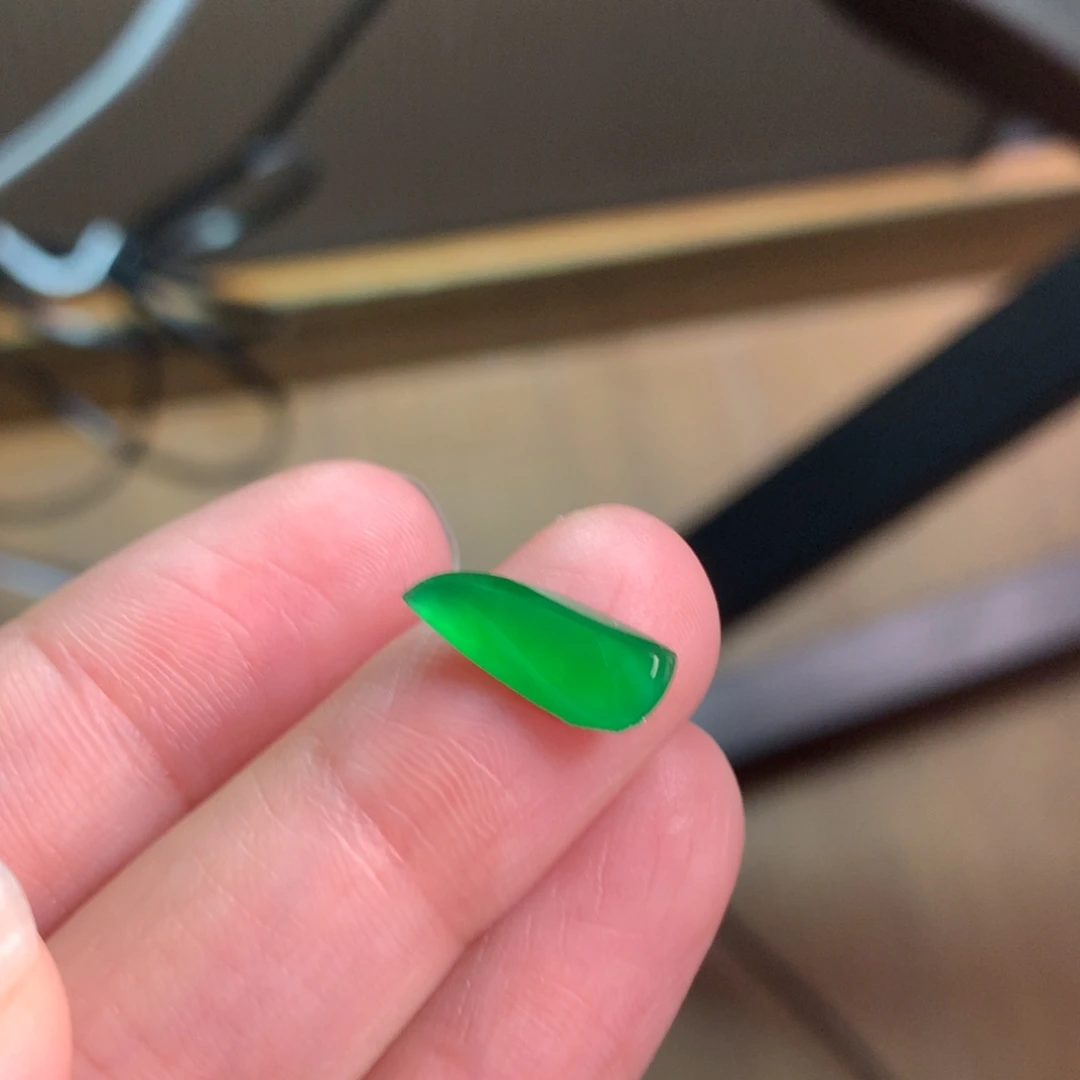 翡翠未镶嵌颈饰绿随行