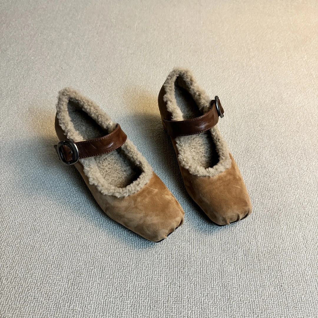 六也「特调芭蕾」5.5cm内增高猪鼻精致加绒保暖浅口毛毛鞋 L1199