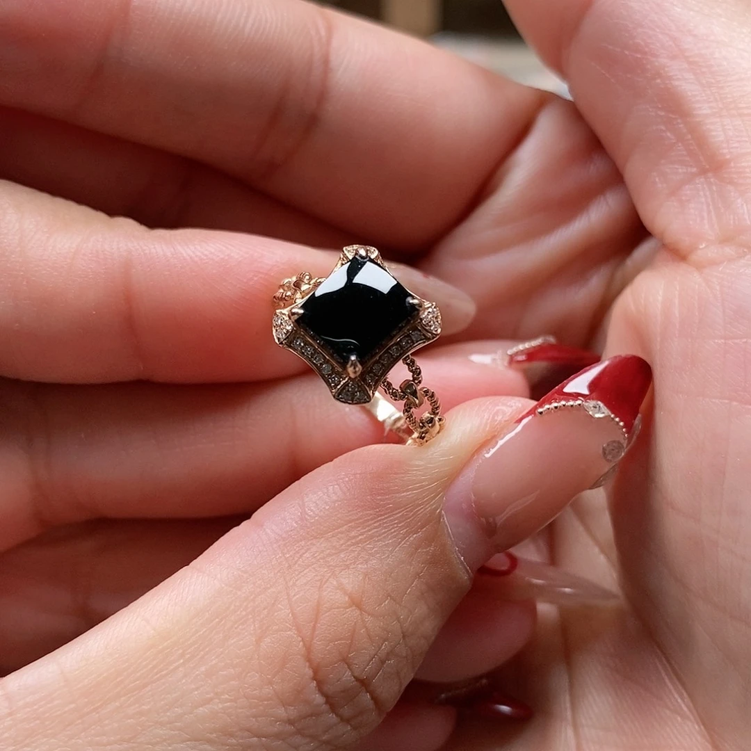 翡翠戒指18K金镶嵌墨翠