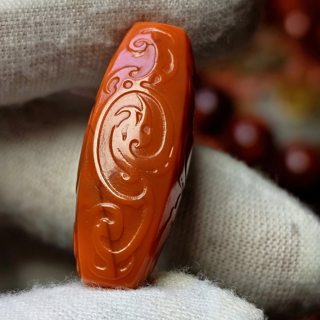 南红原矿柿子红精工雕刻仿古纹龙凤勒子