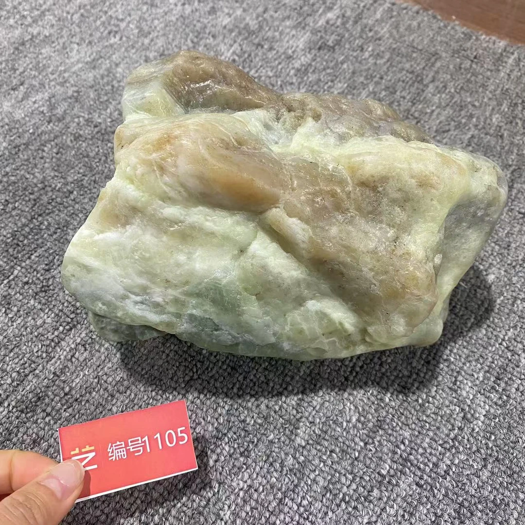 新疆玉料原石发一件编号1105