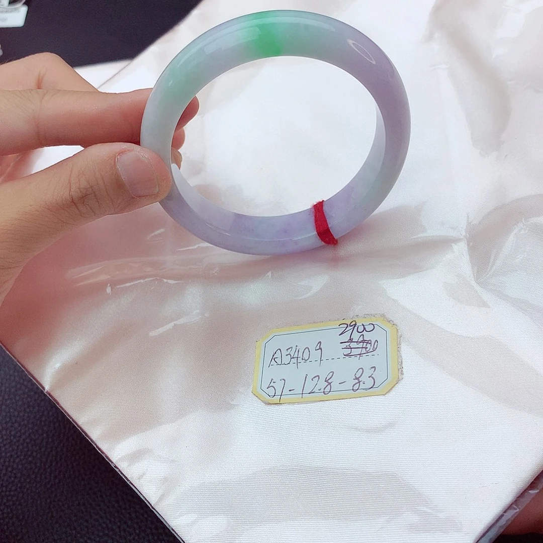 翡翠手镯未镶嵌翡翠