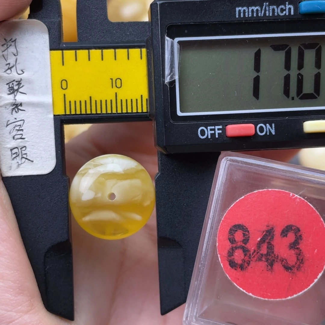 蜜蜡未镶嵌珠宝奇石
