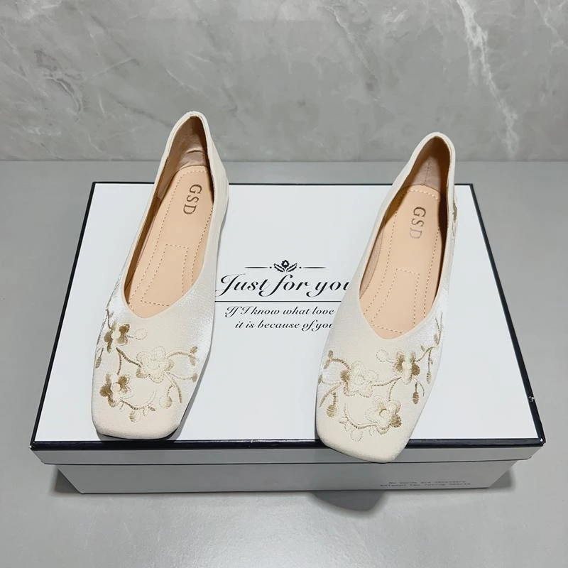 国风新中式方头平底单鞋新款复古浅口绣花旗袍鞋大码汉服豆豆瓢鞋