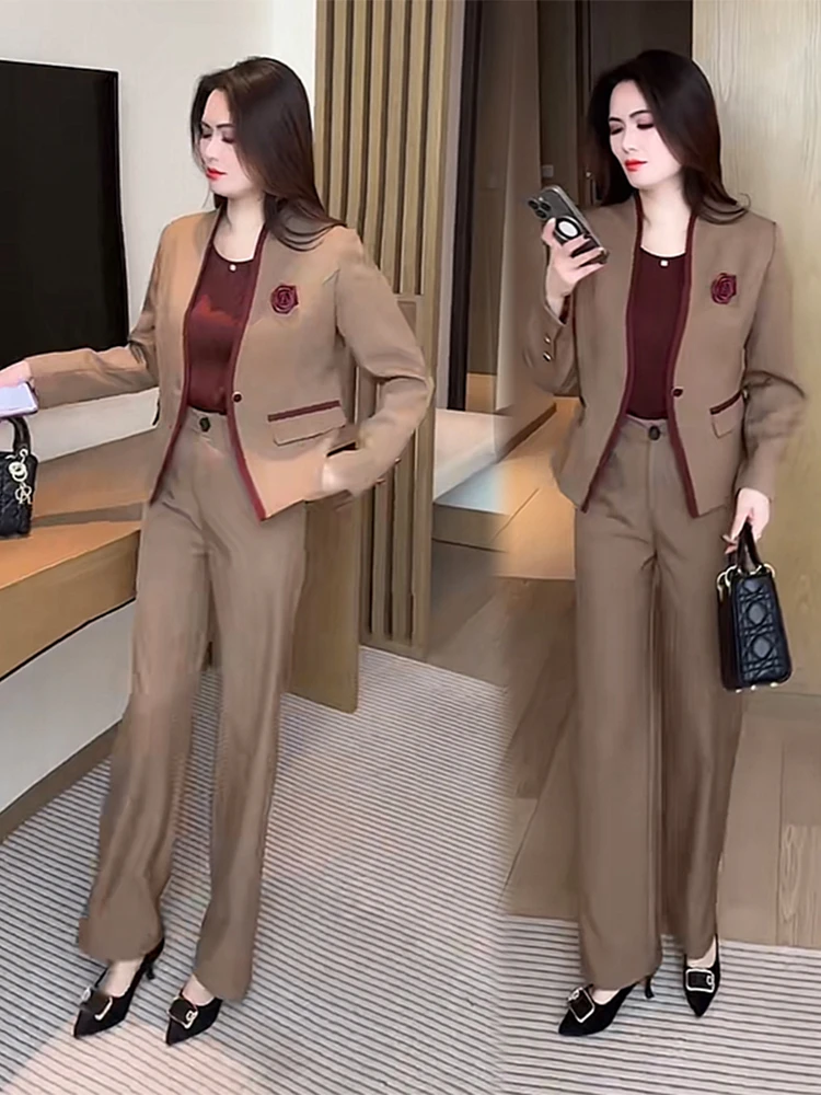 秋装职业套装2025年新款休闲洋气质减龄春秋时髦女装一整三件套裤