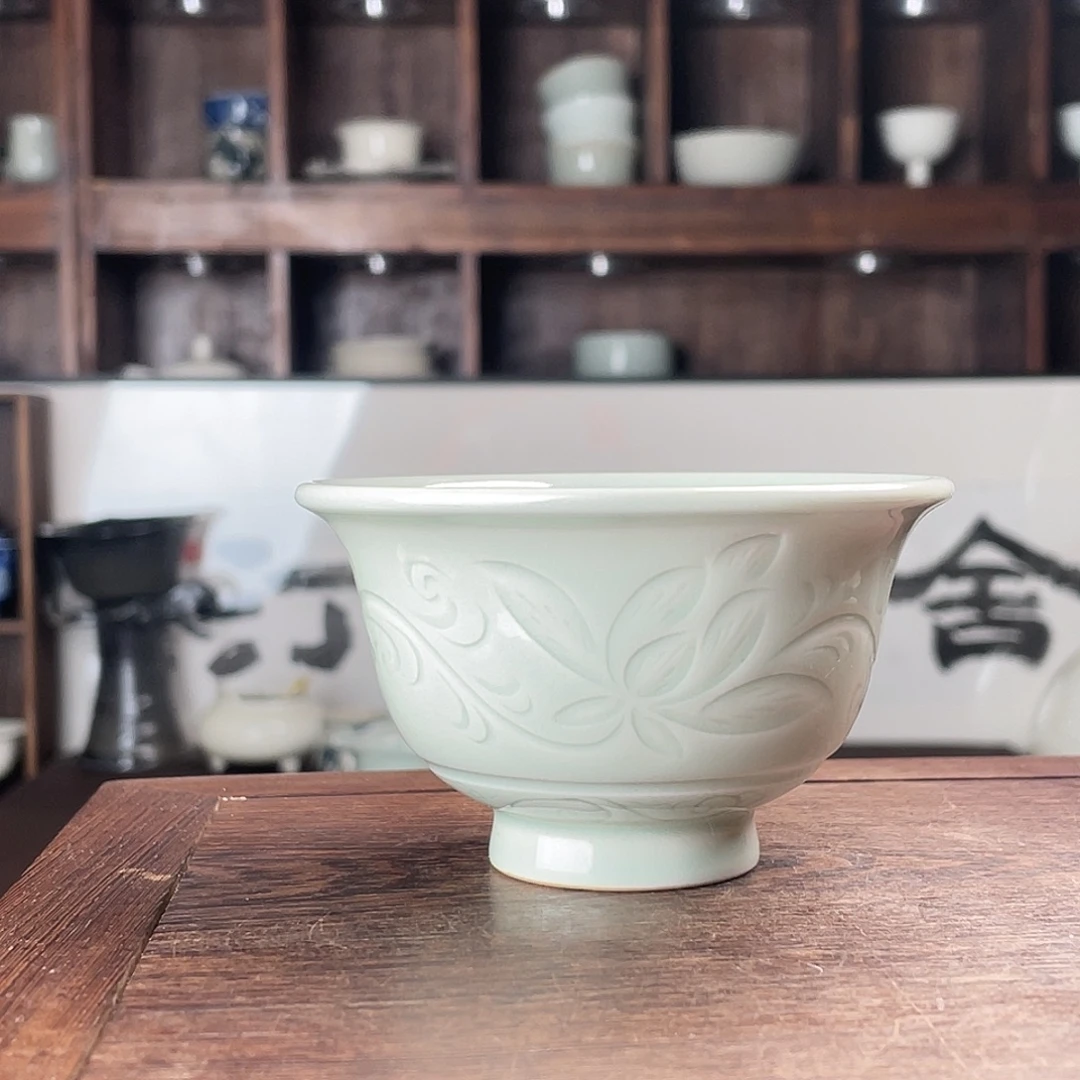 青釉刻花纹饰压手