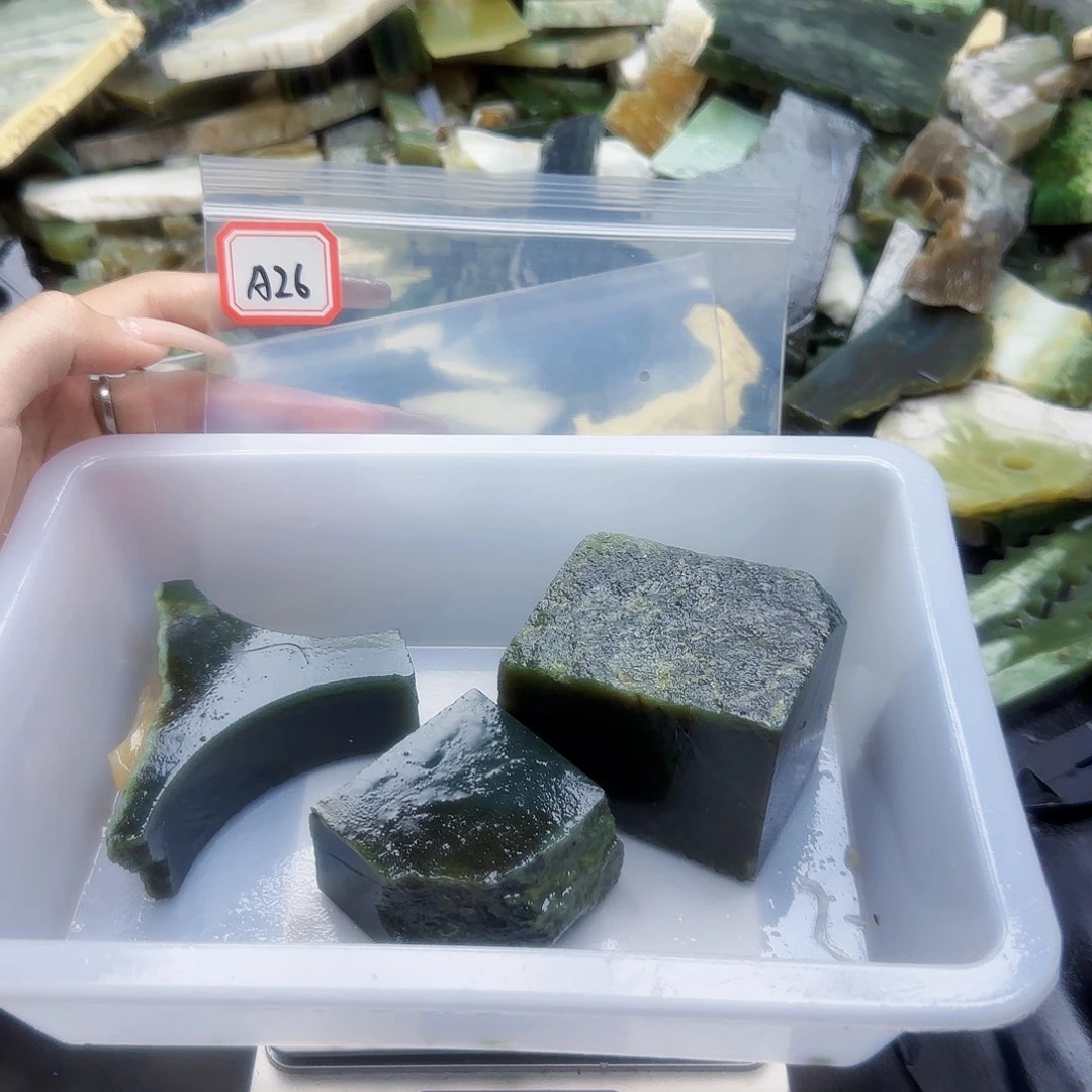 玉***阁和田玉未镶嵌珠宝半成品