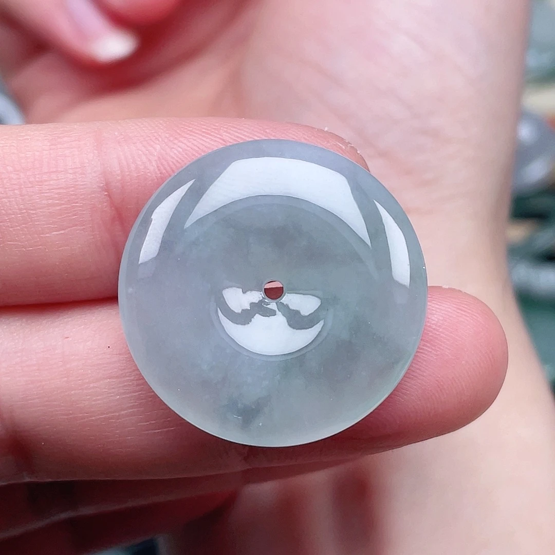 翡翠未镶嵌颈饰平安扣