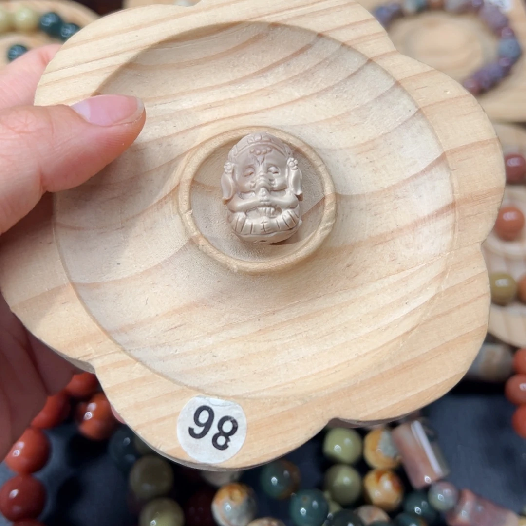 D***T石英质玉未镶嵌手链170