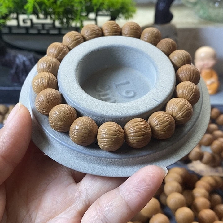 猴头核桃手串凤羽