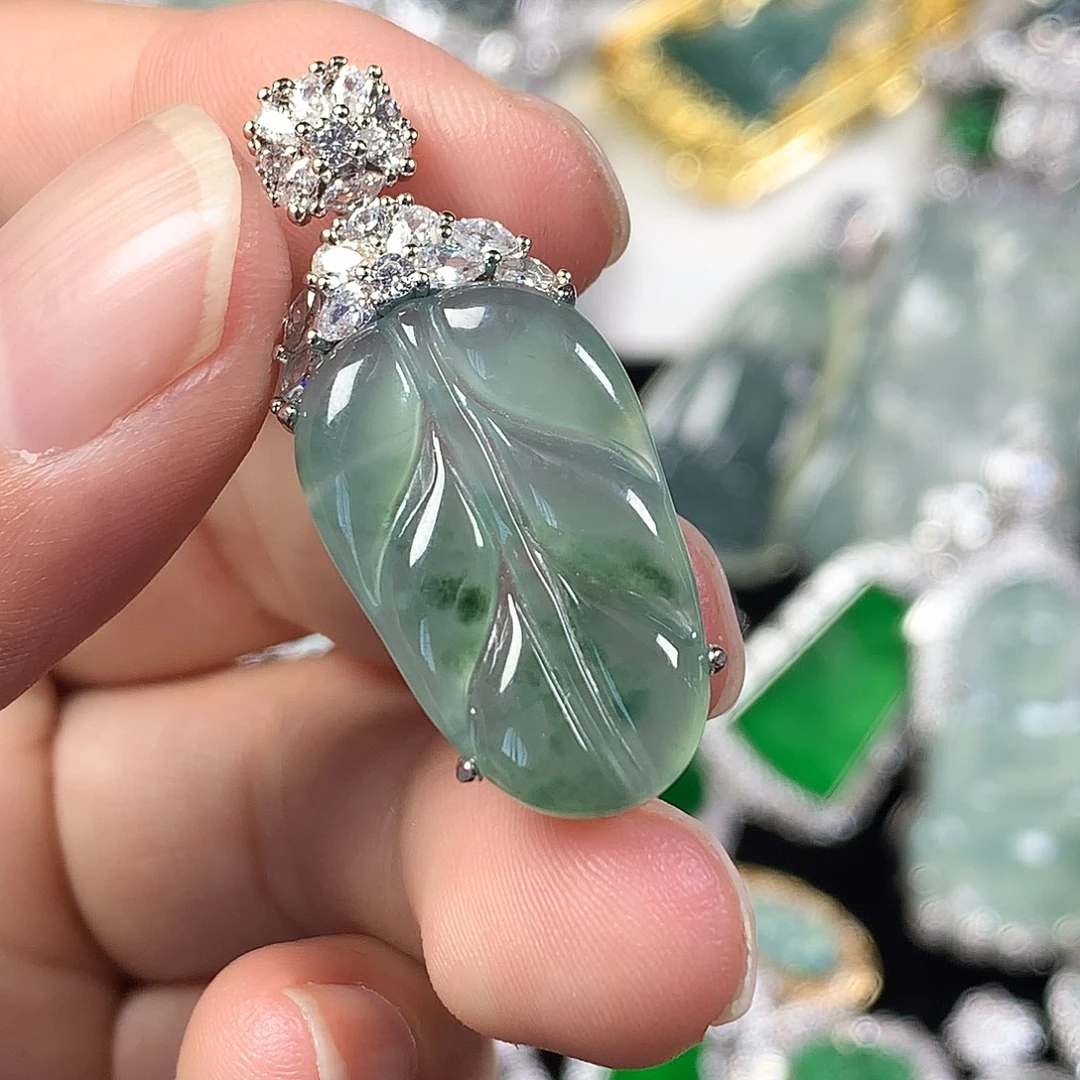 翡翠未镶嵌颈饰叶子