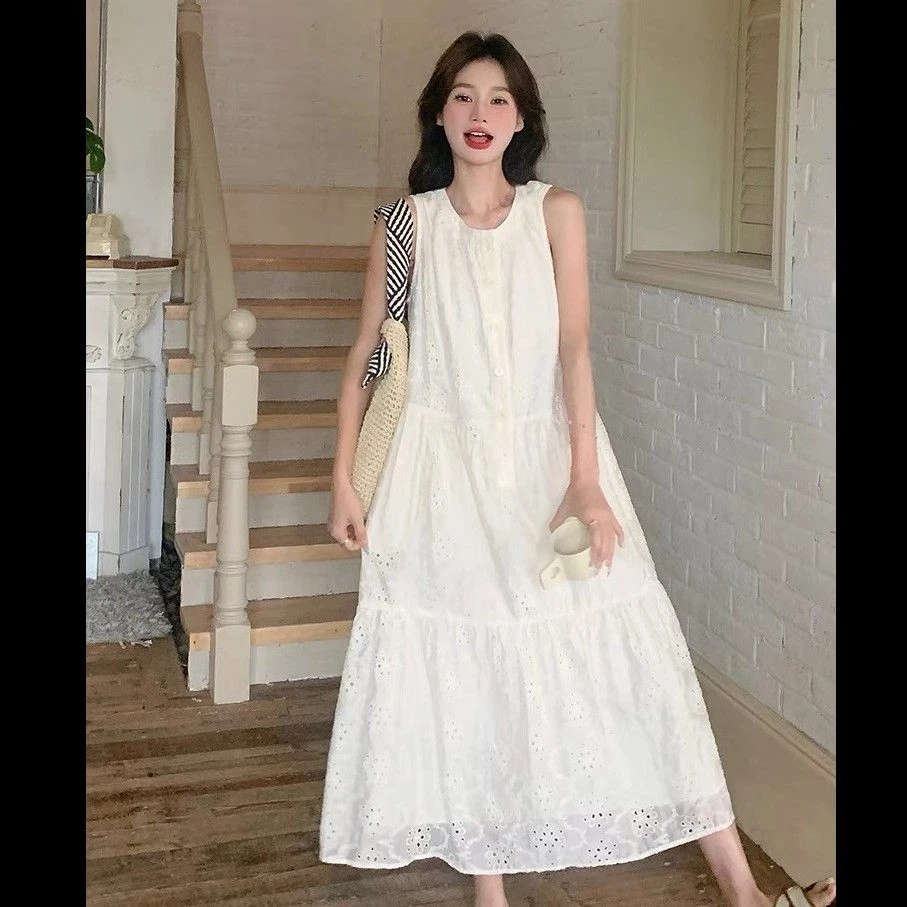 爆款气质白色镂空无袖显瘦女夏季新款法式级感森系海边度假背心裙