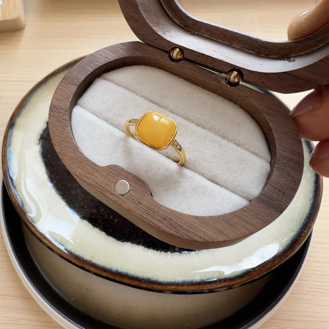 蜜蜡鸡油黄方糖戒指