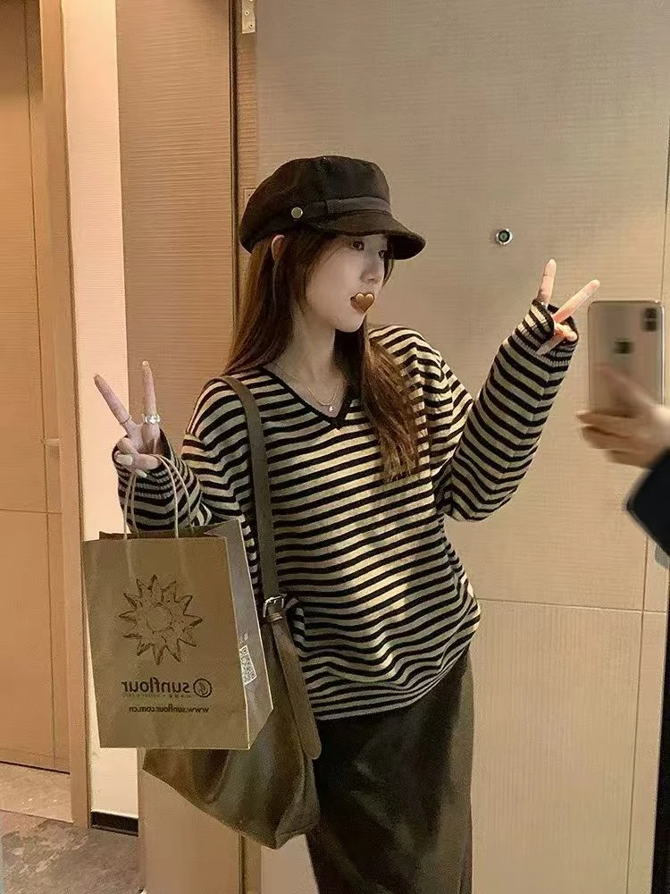 韩系新款洋气条纹撞色V领针织打底女秋冬独特漂亮毛衣设计感上衣