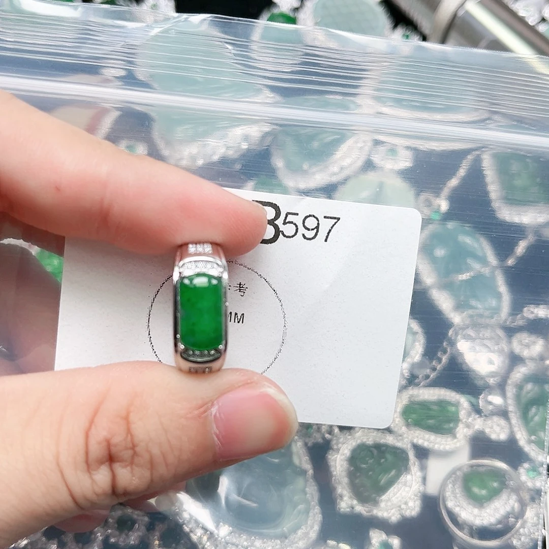 翡翠颈饰未镶嵌翡翠597