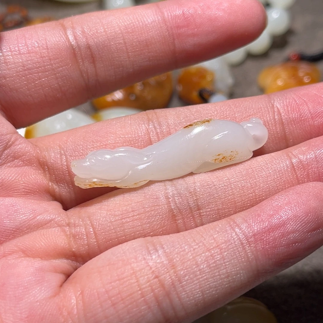 颈饰未镶嵌和田玉（子料）