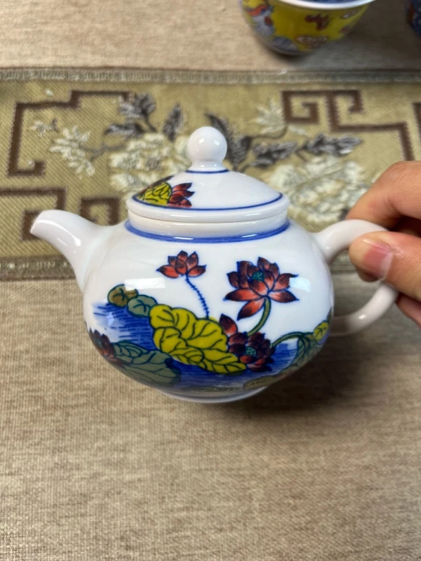 景德镇陶瓷红稀土荷花四方茶壶