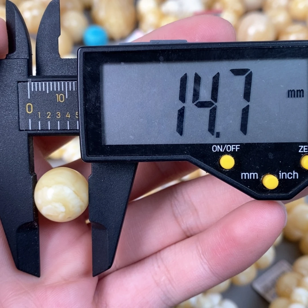 一***。琥珀未镶嵌珠宝奇石