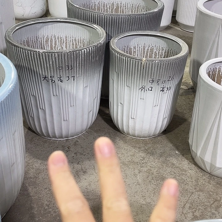 陶瓷大花盆一套三个