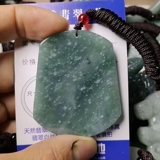 翡翠未镶嵌颈饰挂件