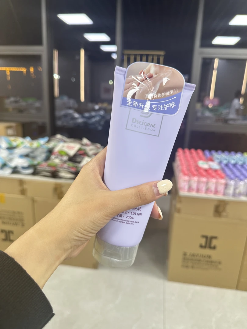 水水嫩嫩的身体乳！不黏腻！嗷嗷香