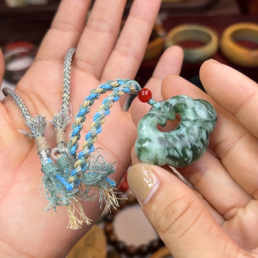 岫岩河磨玉（透闪石质玉）颈饰未镶嵌