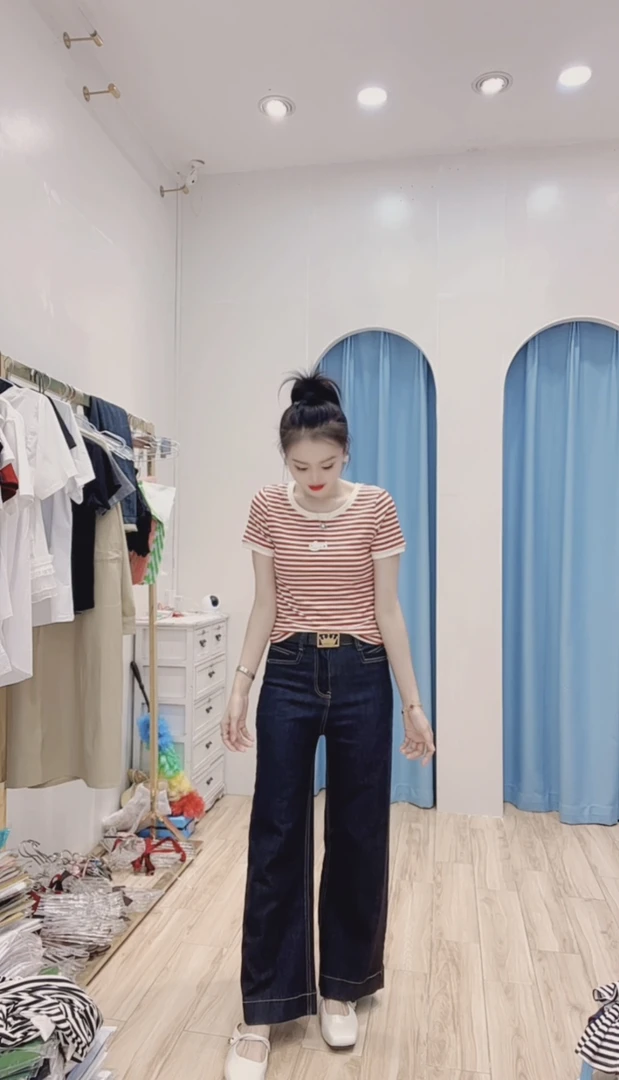 【 小玉】新款圆领特色正肩百搭显瘦减龄上衣