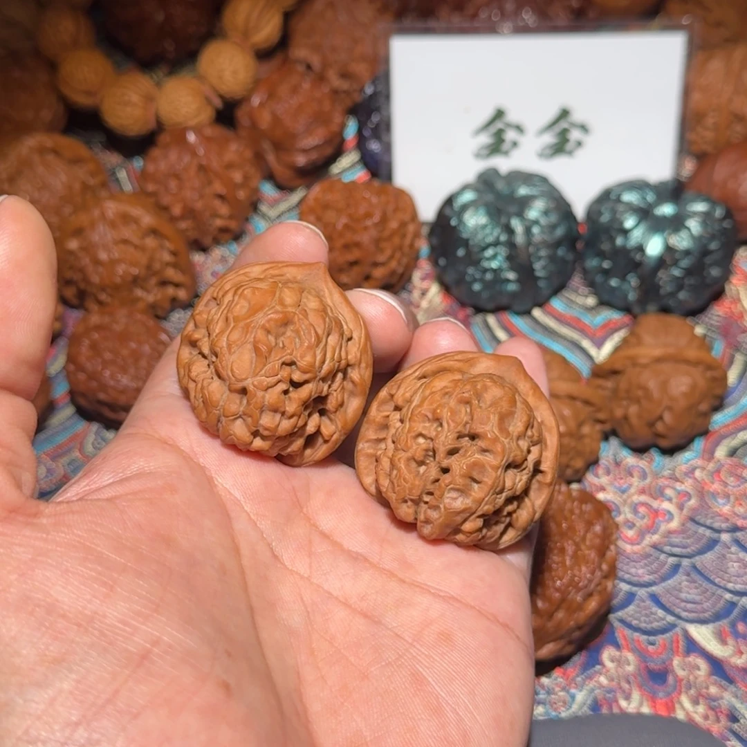 把件文玩核桃1972金字塔，尺寸37 40 35