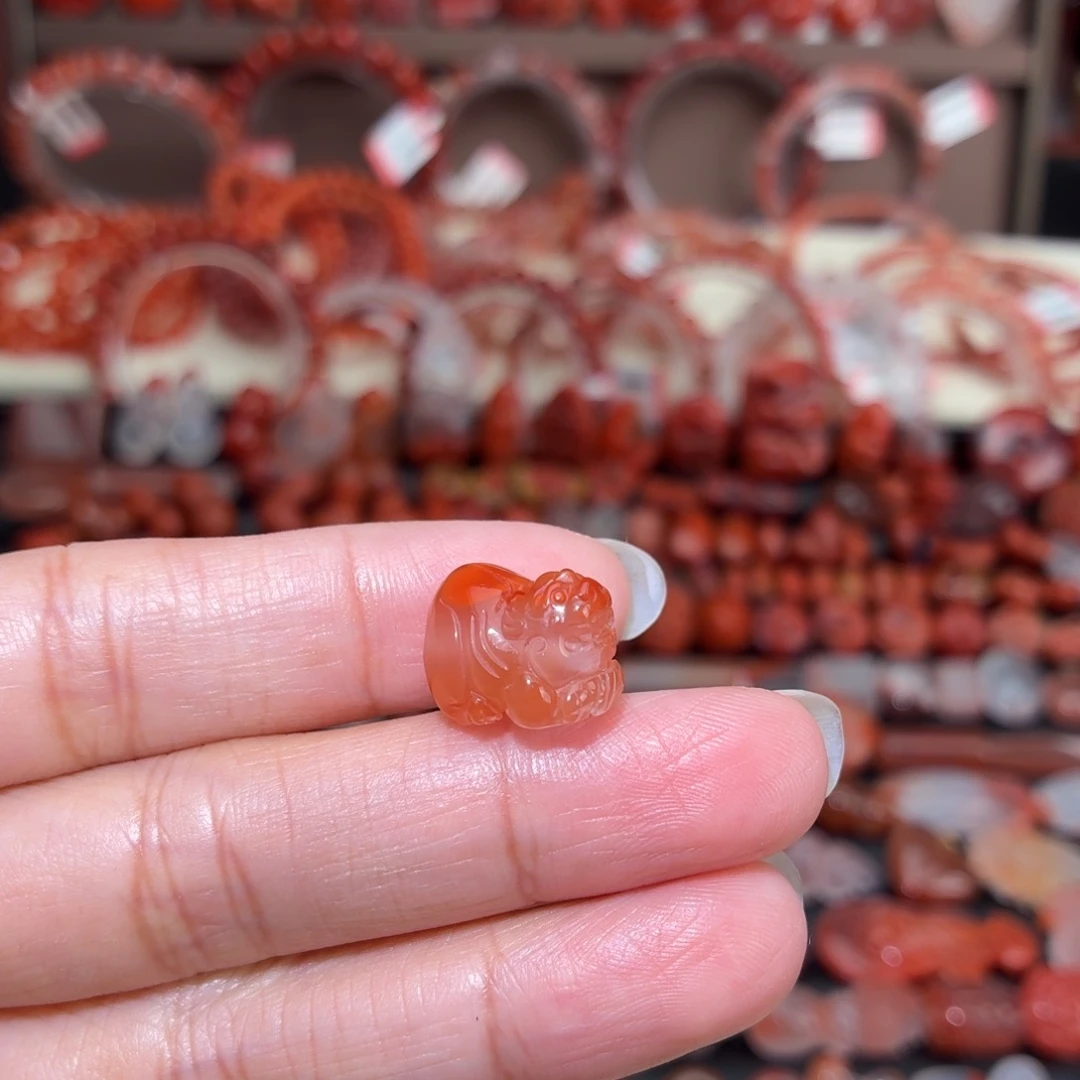 南红玛瑙未镶嵌颈饰貔貅