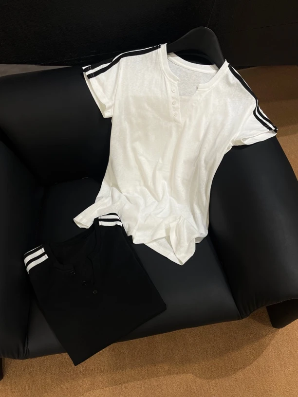 KW【实穿】欧货设计师款女装时尚休闲撞色条纹边小V领上衣T恤