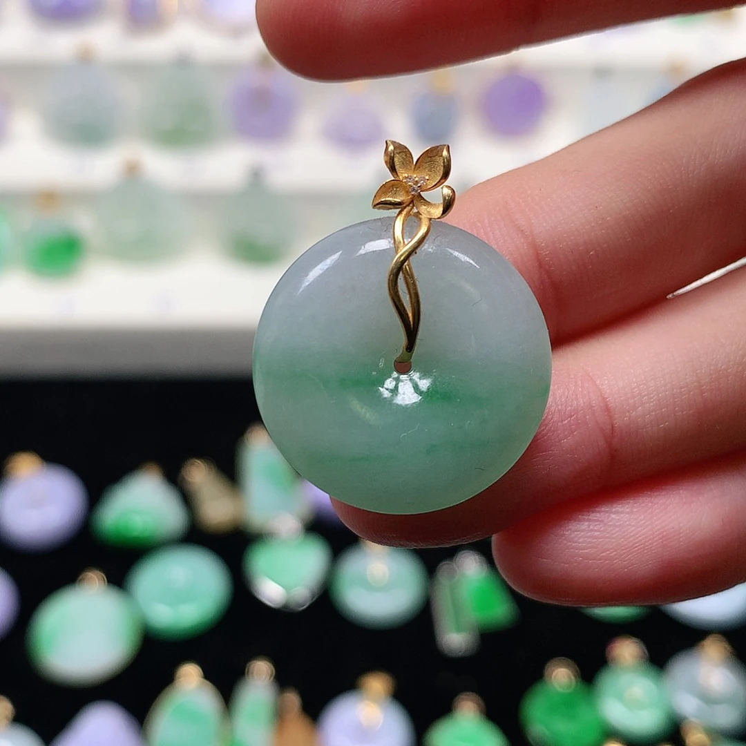 颈饰18K金镶嵌翡翠翡翠吊坠