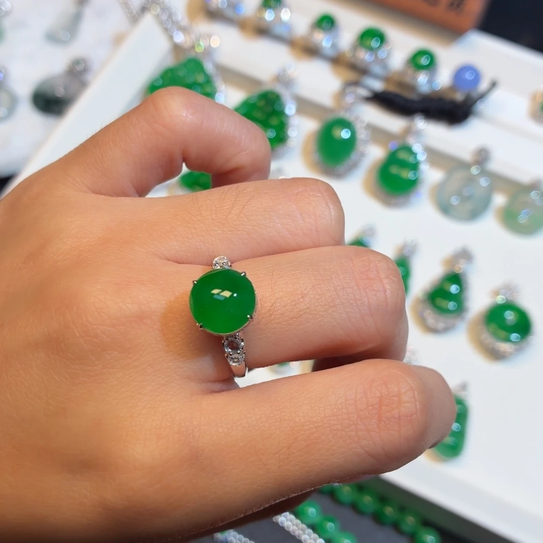 翡翠18K金镶嵌戒指013正圆绿蛋戒指