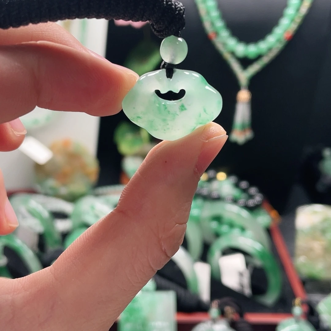 石英质玉未镶嵌吊坠