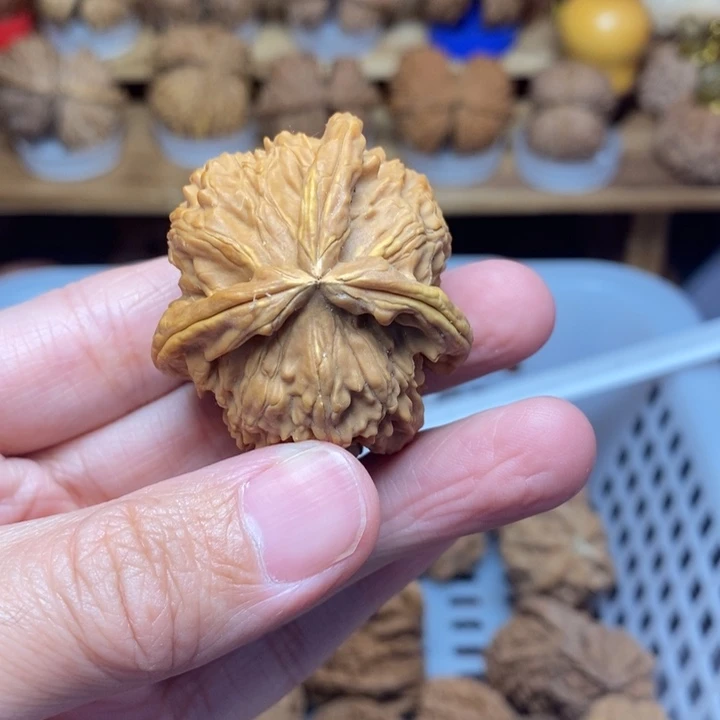 用***水文玩核桃把件文玩