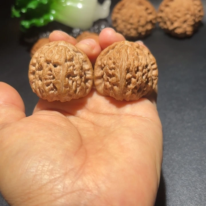 文玩核桃吊坠文玩核桃吊坠白狮子38