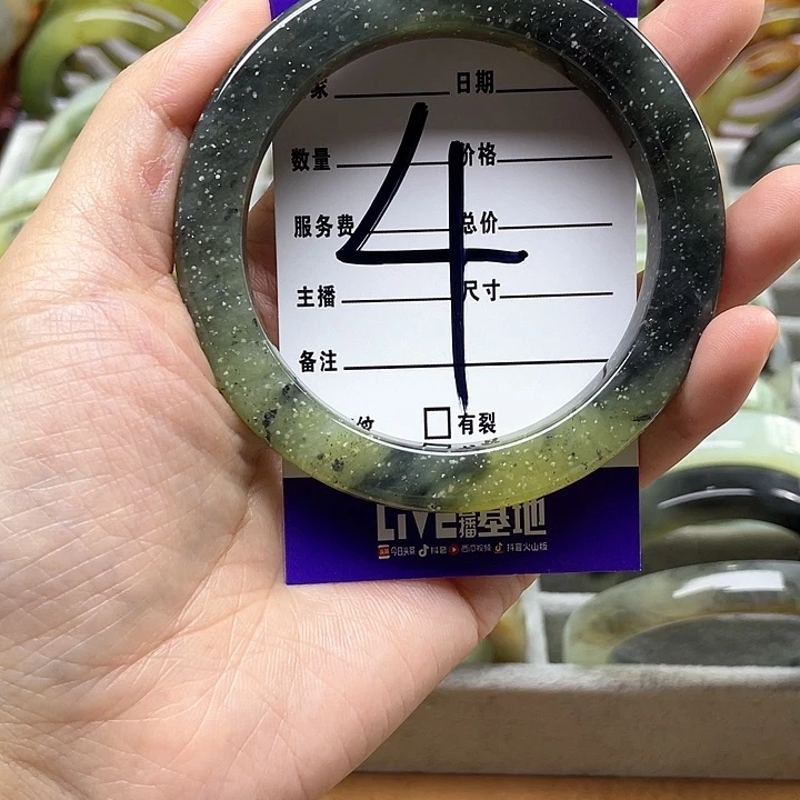 蛇纹石玉手镯合金抡****?