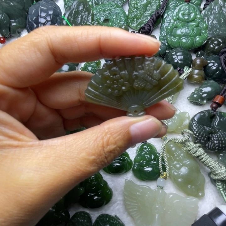 和田玉未镶嵌颈饰