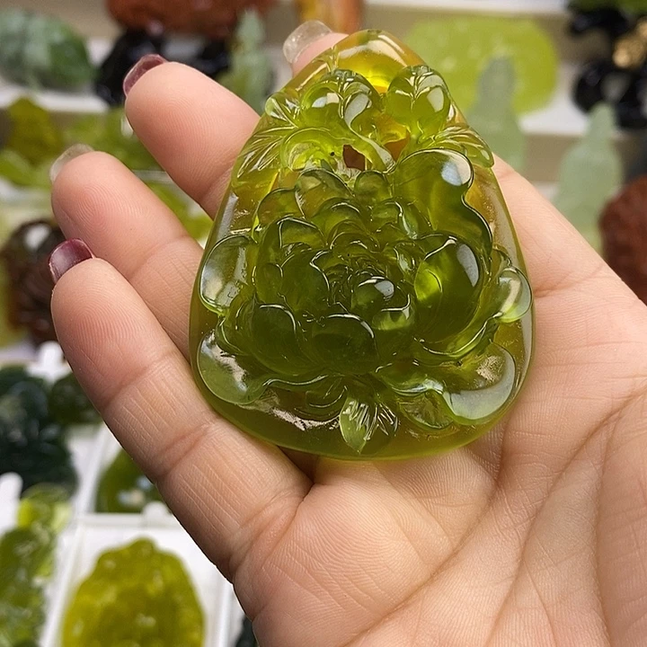 一***”蛇纹石玉未镶嵌颈饰