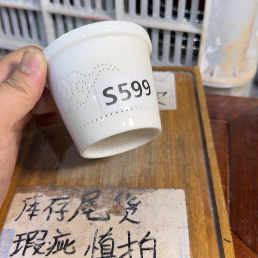 微瑕疵介意勿拍陶瓷器皿H714