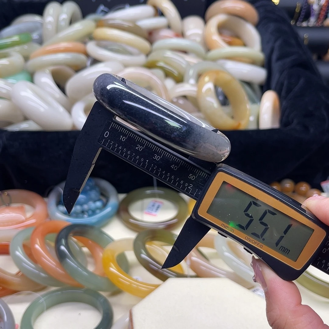 石英岩玉未镶嵌手镯