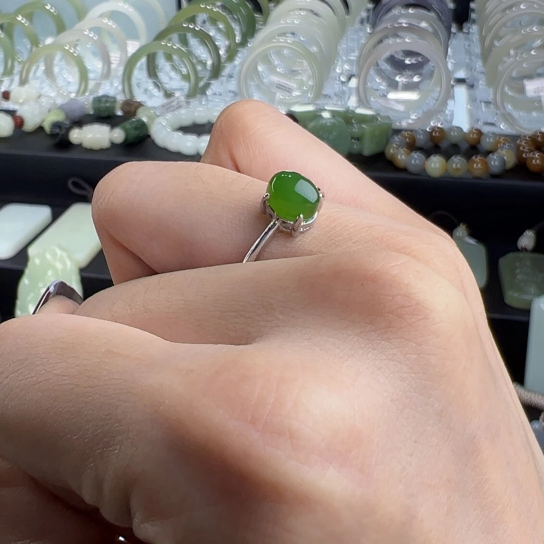 未镶嵌戒指和田玉（碧玉）