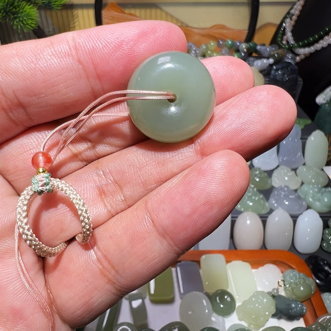 一***ა和田玉未镶嵌颈饰