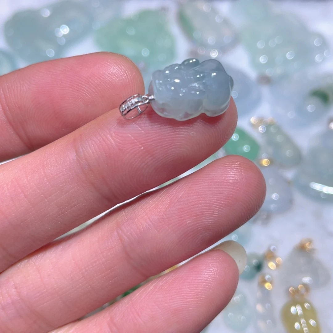 翡翠18K金镶嵌颈饰翡翠