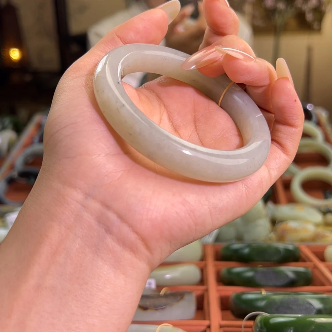 和田玉未镶嵌手镯白玉点墨